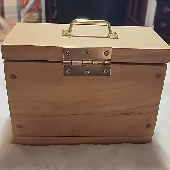 HANDMADE WOODEN BOX WITH  LID AND  LOCK - Picture 4 of 10